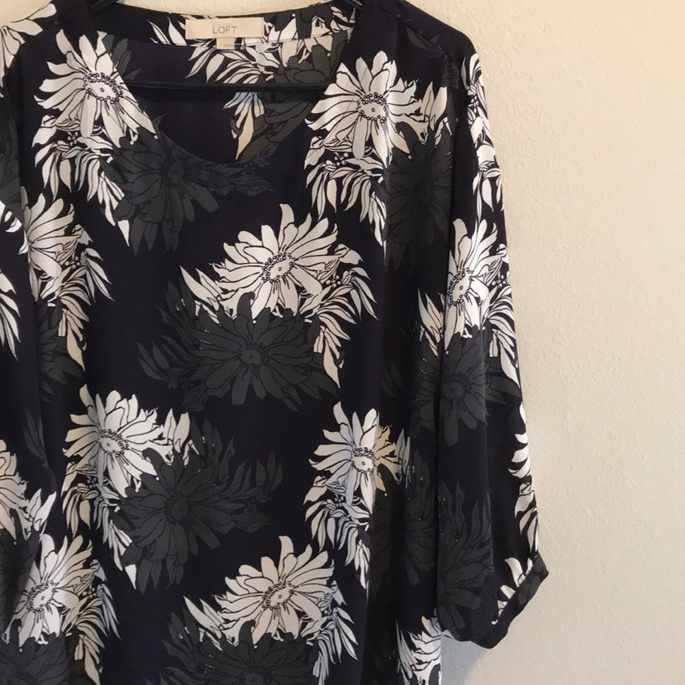 •LOFT• Dark Blue & White Top Size MD